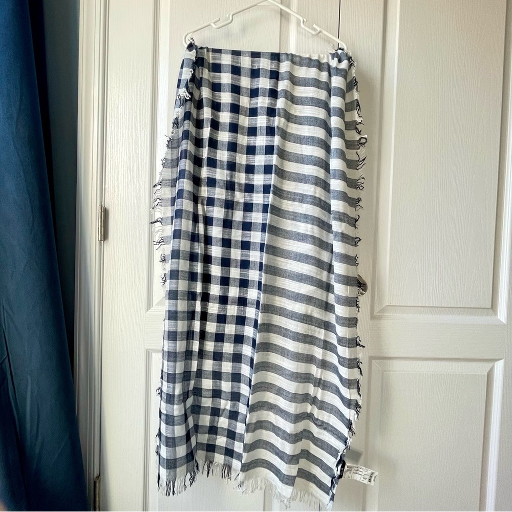 Lightweight Navy/White Checkered Scarf